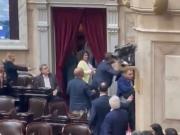 Los videos y las fotos del escándalo en Diputados: trompadas, gritos y la interna libertaria al rojo vivo