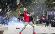 Quiénes son los barras que chocaron con la policía