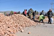 Seguidores de Evo Morales inician un bloqueo de carreteras en Cochabamba