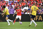 Tormenta de goles del Benfica con Di María destacado; el segundo puesto, a la vista