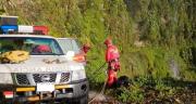 Una niña y dos adultos mueren tras la caída de un auto a un barranco en La Paz