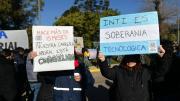 Trabajadores del INTI realizaron un “abrazo simbólico” contra la reforma del gobierno