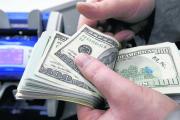 Expertos afirman que la bajada del dólar paralelo a cerca de Bs 13 fue temporal, el riesgo estructural persiste