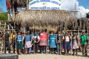 El último fortín de Evo Morales, protegido por sus seguidores con lanzas y escudos