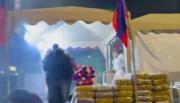 Manfred Reyes Villa denuncia ataque con granada de gas durante acto político en Cochabamba