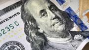 El dólar pasa los 1300 y pone en jaque al gobierno