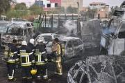 Cochabamba: incendio arrasa con 15 vehículos incautados por narcotráfico en depósito de Dircabi