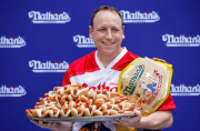 De la competición al éxito: cómo Joey Chestnut convirtió su talento en un negocio millonario