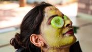 Cáscara de pepino: por qué se recomienda colocarla sobre los ojos y para qué sirve