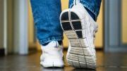 Qué significa que las zapatillas hagan ruido al caminar y cómo lograr que dejen de hacerlo