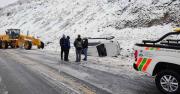 Una familia de Bahía Blanca volcó en la Ruta 237, en medio del temporal de nieve
