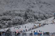 Video: La nieve llegó al cerro Catedral en Bariloche y ya se disfruta a pleno