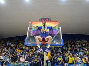 Sebastián Vega, una bandera LGBT y un grito aún más fuerte que el de bicampeón con Boca en la Liga Nacional de básquet: Es un mensaje de superación
