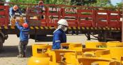 Además de las filas por combustible, ciudadanos peregrinan por gas en garrafa en Santa Cruz