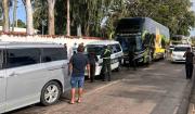 Muere chofer de bus mientras espera en la fila para cargar combustible en Santa Cruz
