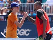 Kyrgios castigó duro a Sinner por volver a contratar al preparador físico involucrado en su caso de doping: Nos han engañado