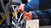 Con un video, la Policía explicó cómo ponerle a los autos las cadenas para nieve