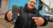 Quién es Gastón y el detrás del video del chori de su carro que se hizo viral