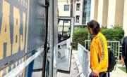 El plantel llegó en silencio y lejos de los hinchas