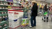 La crisis redefine los consumos: el 84% de los argentinos cambió sus hábitos por la economía