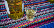 Caña con ruda: cómo se prepara y todo lo que tenés que saber para honrar a la Pachamama