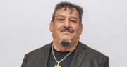 Un pastor evangélico preso: lo acusan de abusar a varios fieles