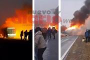 Devastador: así fue el voraz incendio del colectivo en la Ruta 64 (Videos)