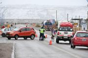 Más rutas complicadas en el Alto Valle: restringen el tránsito en Paso Córdoba por nieve y hielo