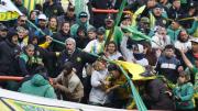 Video: hinchas de Aldosivi se pelearon a cuchillazos durante el partido ante Newell‘s’