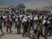 Israel anunció una pausa parcial de los combates en Gaza y los primeros camiones con ayuda cruzan la frontera