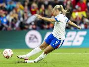 Beth Mead estrenó la Ley Julián Álvarez en la final de Eurocopa: doble toque accidental y penal repetido