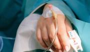 Hombre apuñala a su pareja e intenta quitarse la vida