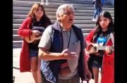 Dante Uzquiano, de “Collita”, reaparece cantando en plazas para subsistir