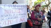 Trabajadores de la CNS de Cochabamba amenazan con crucificarse ante la negativa de FENSEGURAL de otorgarles su aval de reconocimiento