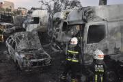 Incendio consume 15 vehículos incautados en Cochabamba