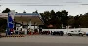Autotransporte de Tarija denuncia venta indiscriminada de espacios en filas por combustible