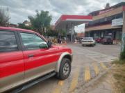 Exigen mayor control en las filas de los surtidores