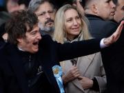 Para Bloomberg, el entusiasmo por los bonos argentinos se enfría hasta que pase una elección clave para Milei