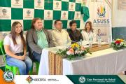 CAJA NACIONAL REGIONAL SANTA CRYZ CIS WARNES RECIBE RESOLUCION ADMINISTRATIVA N° 0067/2025 Y PLAQUETA DORADA DE ACREDITACIÓN C