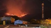 Vientos intensos y altas temperaturas dificultan el control del incendio en la serranía de Sama