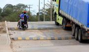 Quejas de vecinos y conductores por rompemuelles colocados en una subida