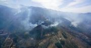 Arce sobrevuela incendio en la Serranía de Sama, compromete dos helicópteros y dice que hay otros sin repuestos por falta de dólares