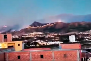Arce califica el incendio en Sama como uno de alto riesgo y ordena más apoyo aéreo