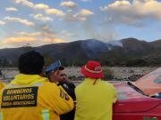 Gobernación de Tarija despliega grupos, cisternas y helicóptero en zonas afectadas por incendio