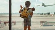 DEJAN A SU HIJO EN EL AEROPUERTO Y SE VAN DE VACACIONES: La Policía se llevó a los padres a la comisaría