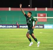 Real Tomayapo con 10 jugadores venció 2 – 1 a GV San José