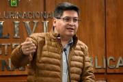 Ministro Montenegro aclara que la deuda externa representa el 25% del PIB y que se mantiene en niveles sostenibles