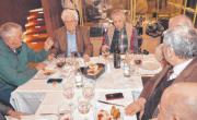 Una cena vestida de rojo y blanco para conmemorar el 120º aniversario