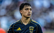 La idea de Russo es ¿Exequiel Zeballos se va de Boca?