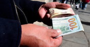INE: El superávit comercial impulsa la baja en la cotización del dólar paralelo